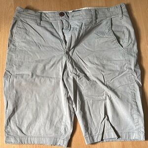 Hollister Men's Gray Flat Front Shorts